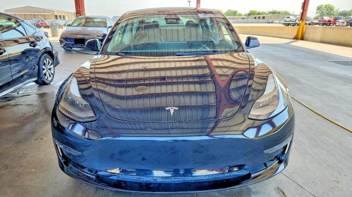 Tesla MODEL  2022