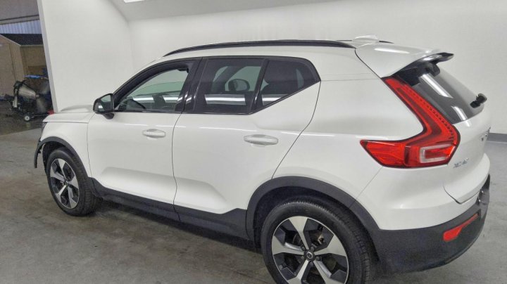 Volvo XC40  2024
