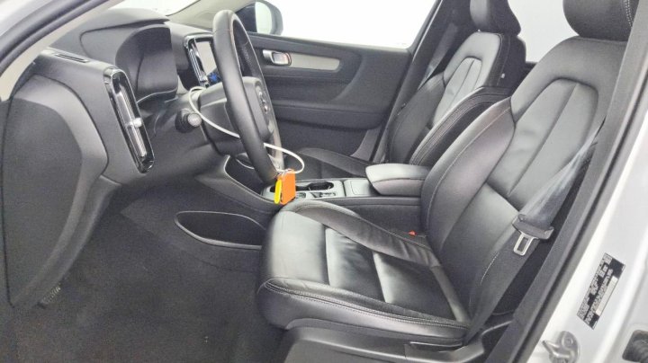 Volvo XC40  2024