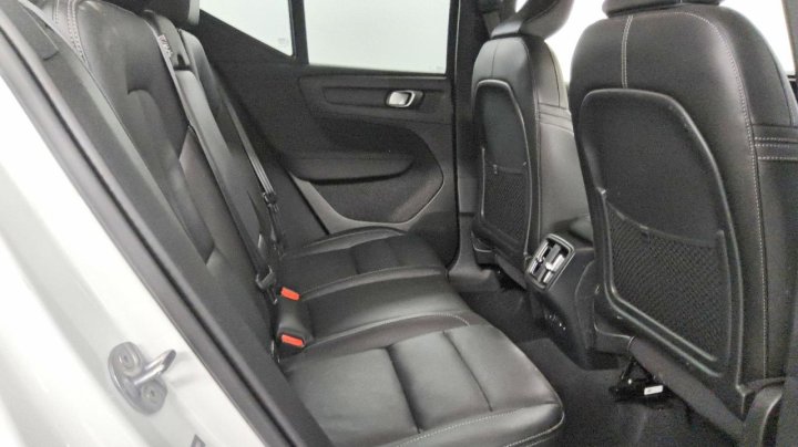 Volvo XC40  2024