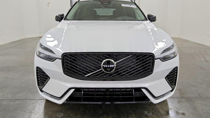 Volvo XC60  2026