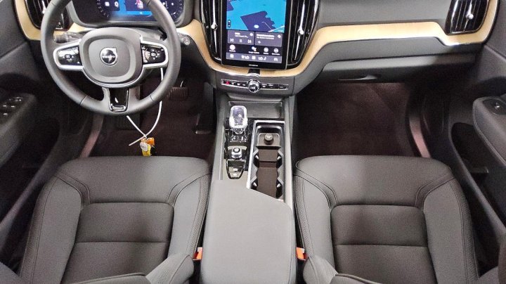 Volvo XC60  2026