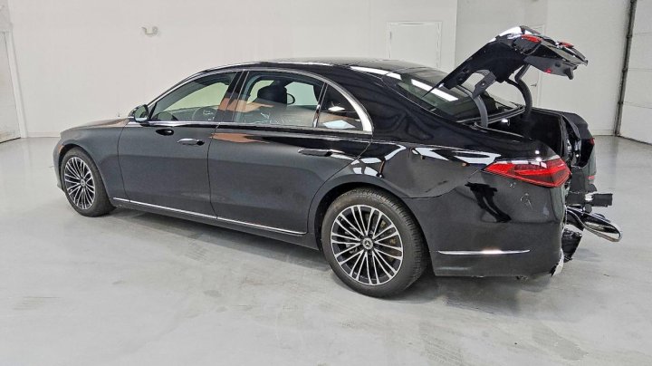 Mercedes-Benz S  2025