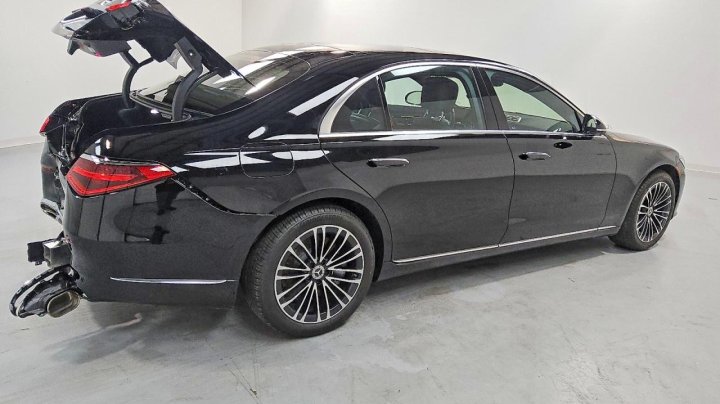 Mercedes-Benz S  2025
