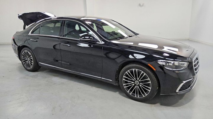 Mercedes-Benz S  2025