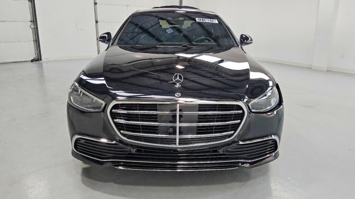 Mercedes-Benz S  2025