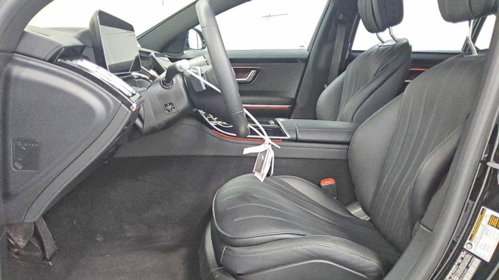 Mercedes-Benz S  2025