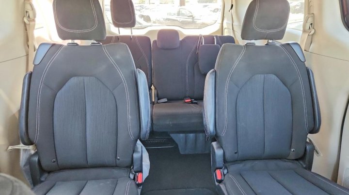 CHRYSLER VOYAGER  2023