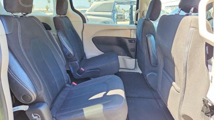 CHRYSLER VOYAGER  2023