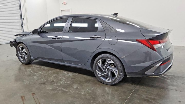 Hyundai Elantra  2025