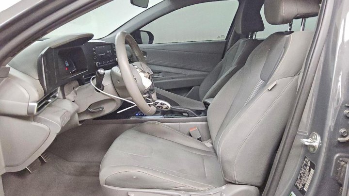 Hyundai Elantra  2025
