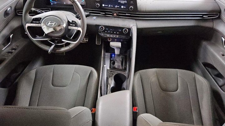 Hyundai Elantra  2025
