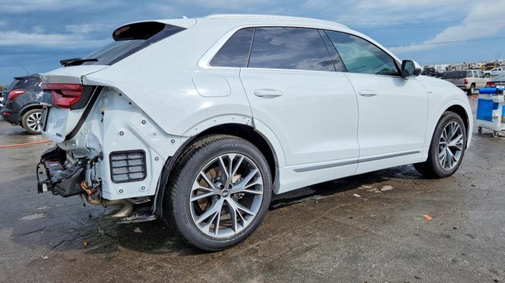 Audi Q8  2021