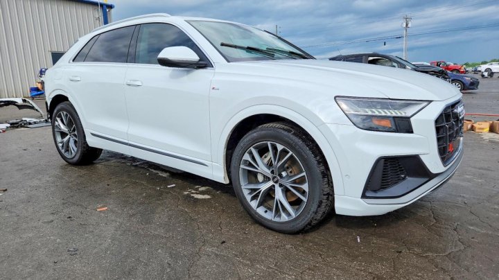 Audi Q8  2021