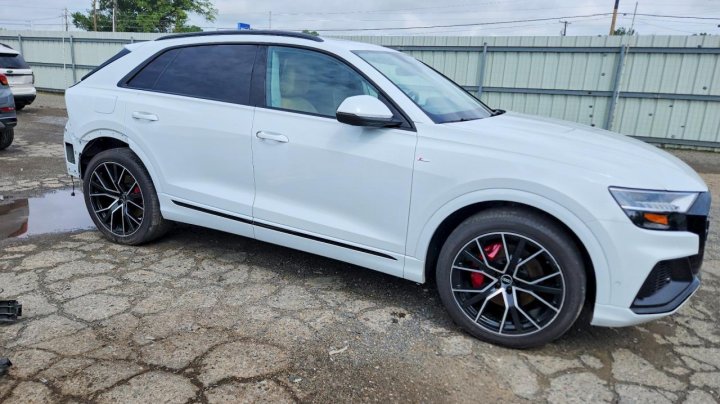 Audi Q8  2021