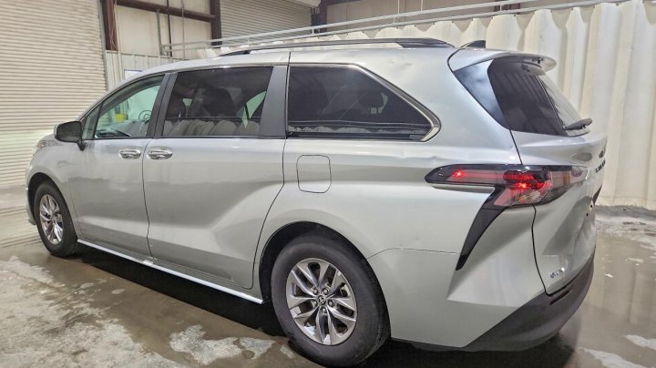 Toyota SIENNA Xle 8-passenger 2025