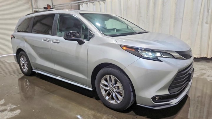 Toyota SIENNA Xle 8-passenger 2025