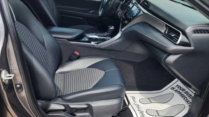 Toyota Camry SE 2020