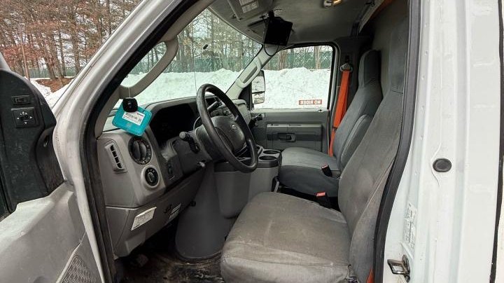Ford ECONOLINE E450 SUPER DUTY CUTAWAY VAN 2018