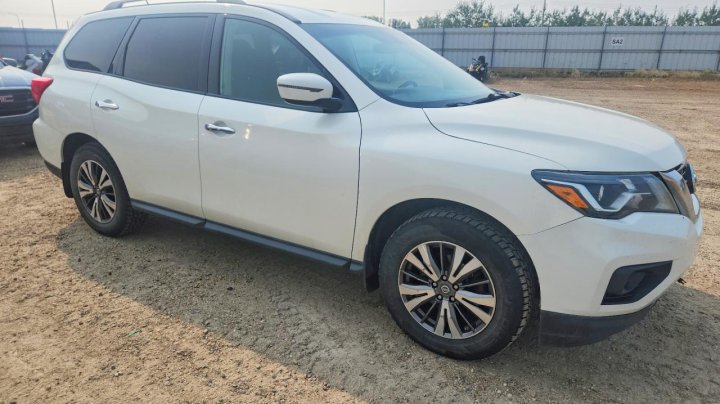 Nissan Pathfinder S 2017