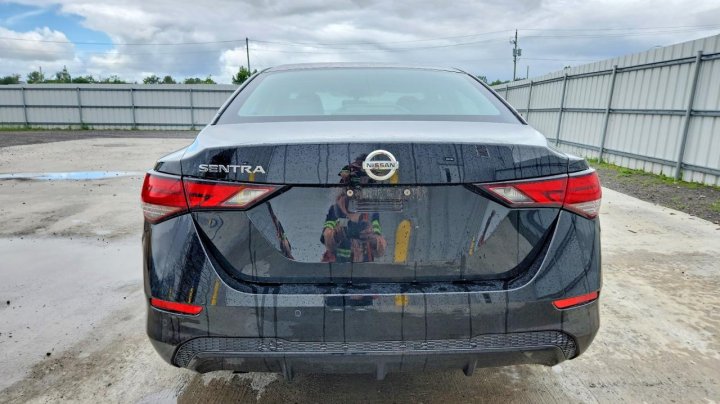 Nissan Sentra S 2022