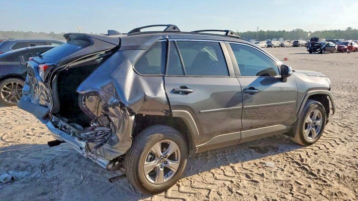 Toyota RAV4 Xle 2025