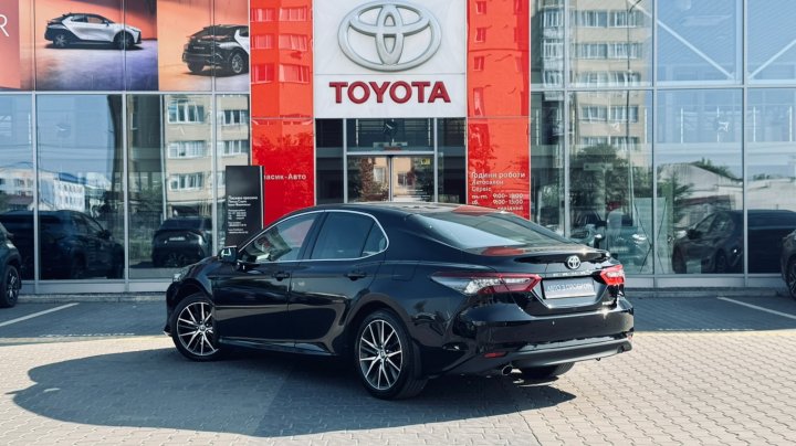 Toyota Camry Premium 2023