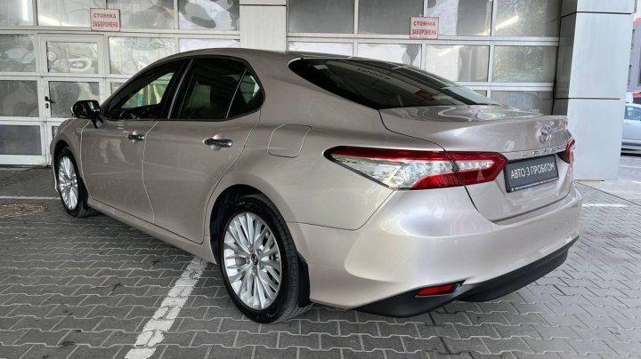 Toyota Camry Premium 2018