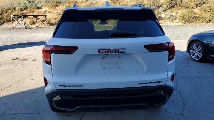 GMC TERRAIN Elevation 2026