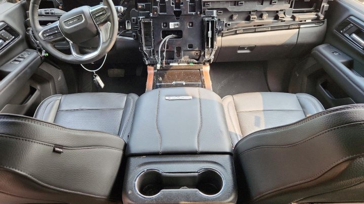 GMC YUKON Denali 2025