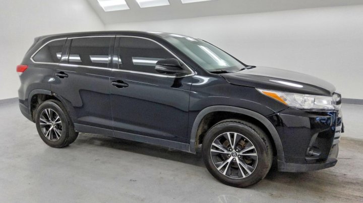 Toyota Highlander Le 2019