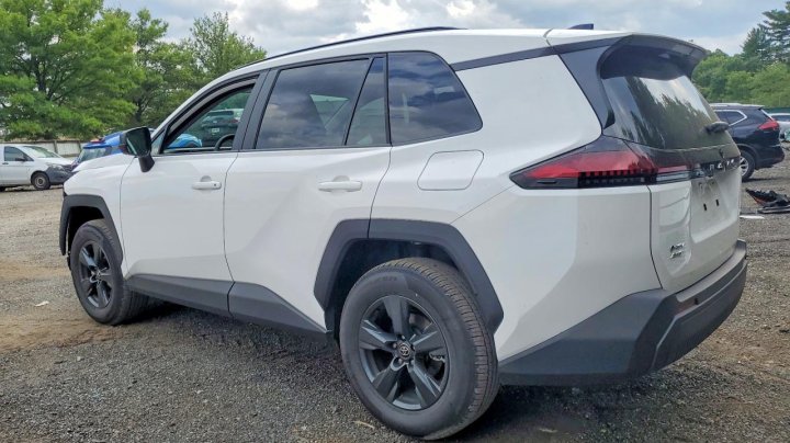 Toyota RAV4 Le 2026