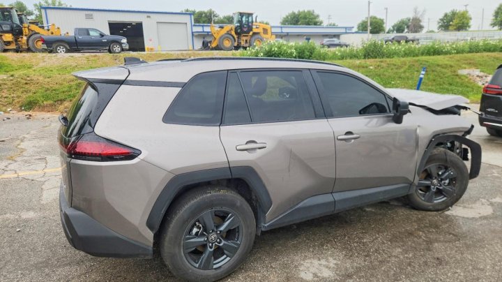 Toyota RAV4 Le 2026