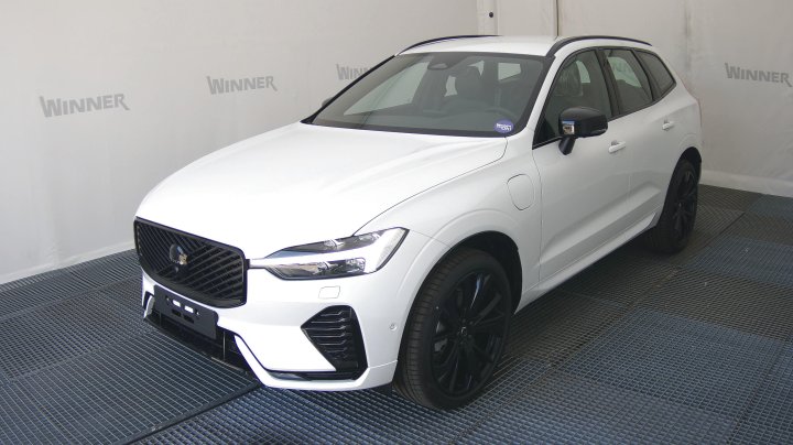 Volvo XC60 Plus Black Edition 2026