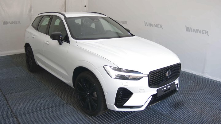 Volvo XC60 Plus Black Edition 2026