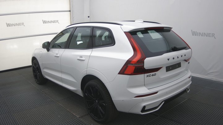 Volvo XC60 Plus Black Edition 2026