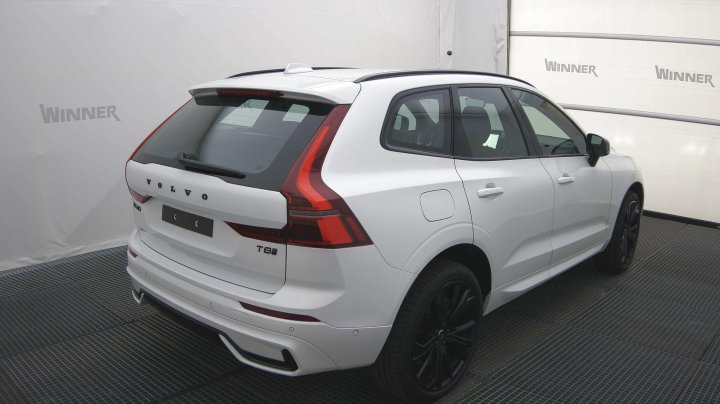 Volvo XC60 Plus Black Edition 2026