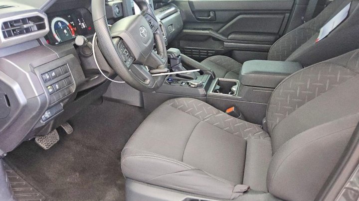Toyota TACOMA Sr5 2026