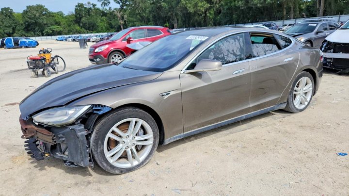 Tesla MODEL S 2015