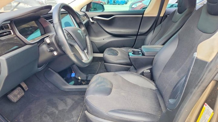 Tesla MODEL S 2015