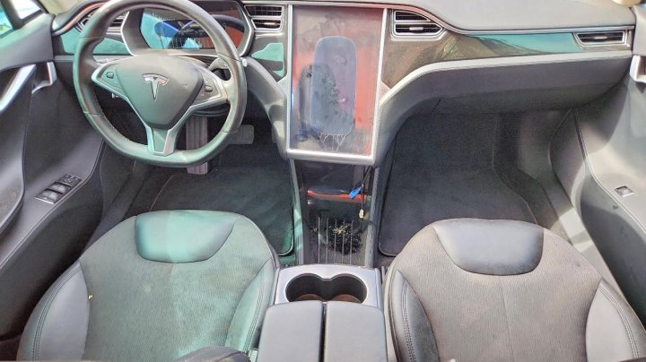 Tesla MODEL S 2015