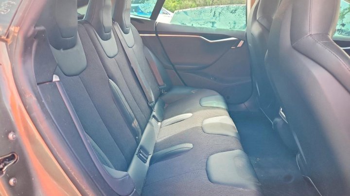 Tesla MODEL S 2015