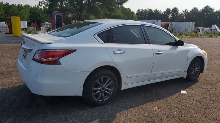 Nissan Altima 2.5 S 2015