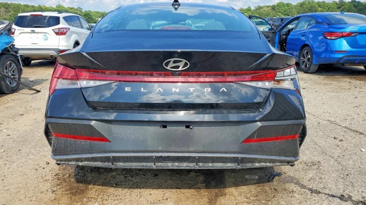 Hyundai Elantra Sel 2025