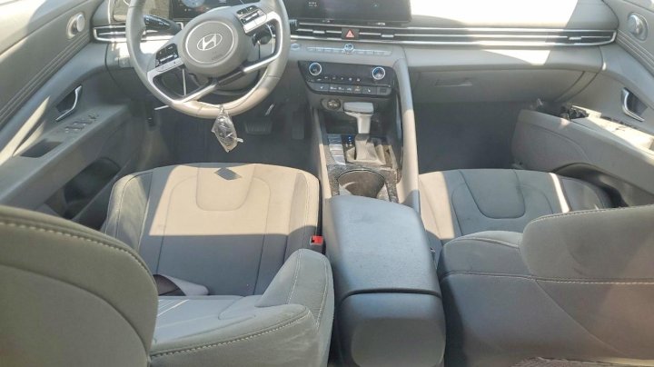 Hyundai Elantra Sel 2025