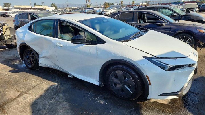 Toyota Prius Le 2025