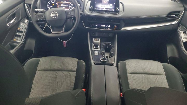 Nissan ROGUE Sv 2025