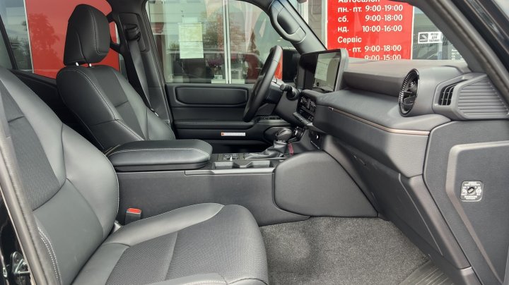 Toyota Land Cruiser Prado Prestige 2025