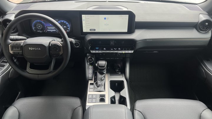 Toyota Land Cruiser Prado Prestige 2025