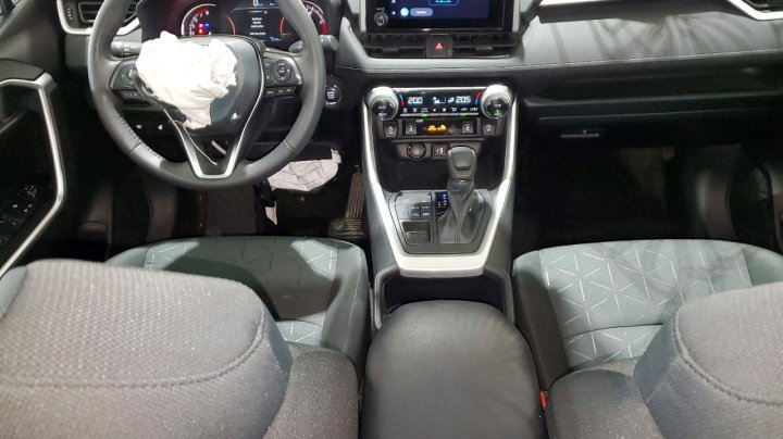Toyota RAV4 Xle 2025